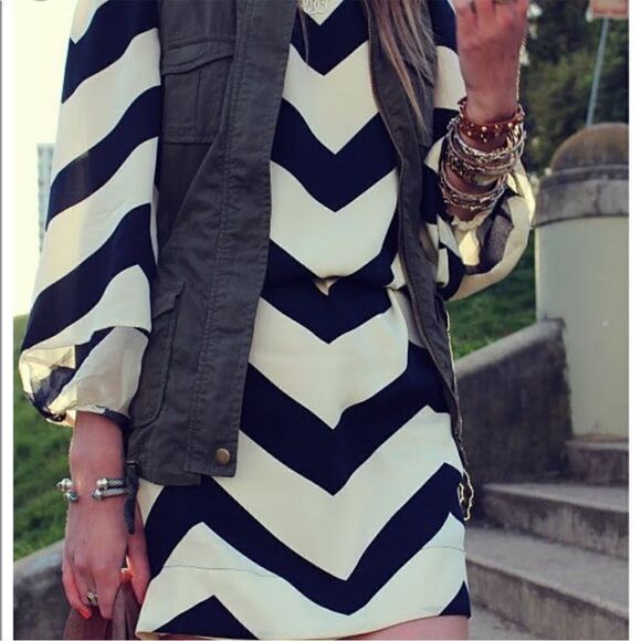 DVF Brygid Silk Navy and Crème Belted Chevron Dress - Picture 2 of 12